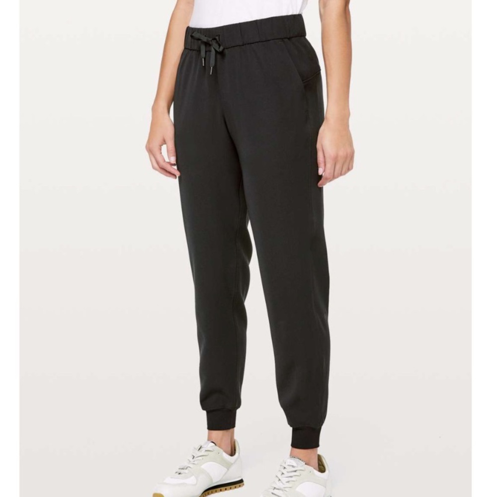 Lululemon On The Fly Joggers, full length, black, size 4